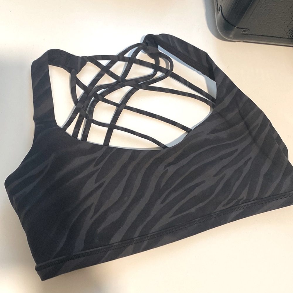 Lululemon free to be wild bra size 4